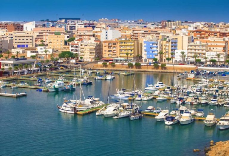 panoramica-puerto-de-roquetas-de-mar-Almeria
